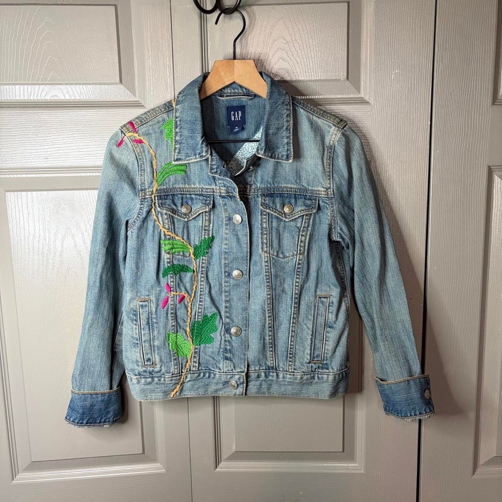 Gap Women Blue Denim Floral Peacock Embroidered Trucker Jacket Medium